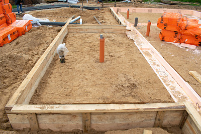 Оптимальное использование песчаной подушки при строительстве фундамента