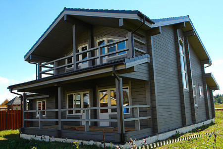 Дом шале из бруса в полтора этажа 12х12 с котельной Тана