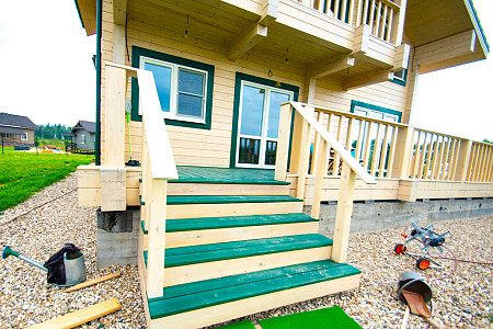 Дом шале из бруса в полтора этажа 9х11 с террасой Орислав