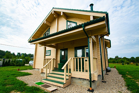 Дом шале из бруса в полтора этажа 9х11 с террасой Орислав