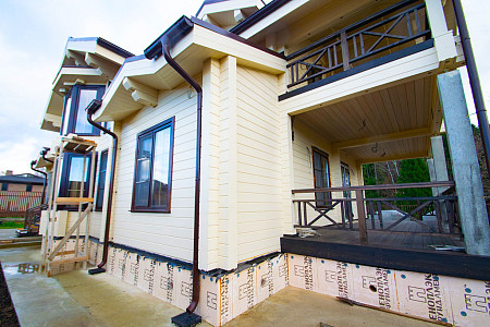 Дом шале из бруса в полтора этажа 10х11 с котельной Хотомир