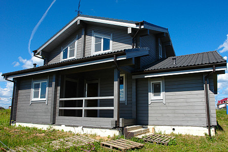 Дом шале из бруса в полтора этажа 12х12 с котельной Тана