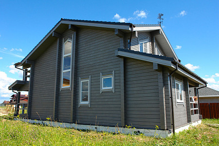 Дом шале из бруса полутораэтажный 10х10 с котельной Владияр