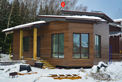 Можно ли строить каркасный дом зимой