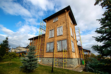 Фото 8. Шлифовка и покраска деревянного дома