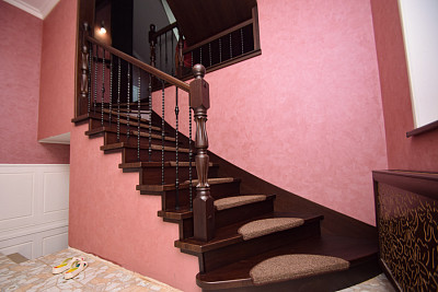 Лестница в каркасном доме: характерные особенности, этапы создания