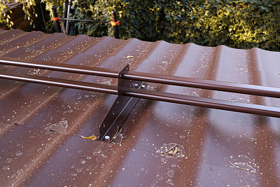 Ремонт снегозадержателей на крыше