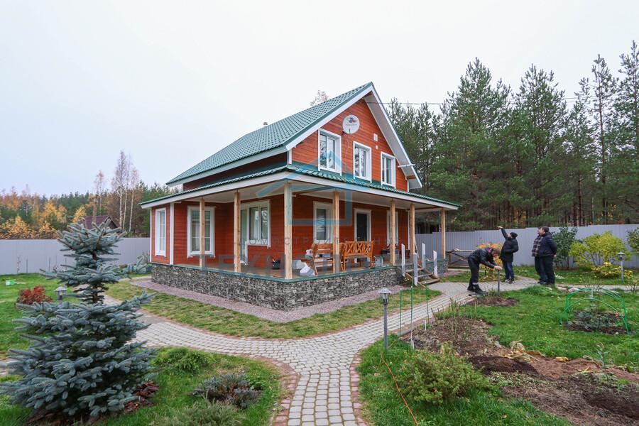 Фото 9. Каркасный дом с деревянной террасой