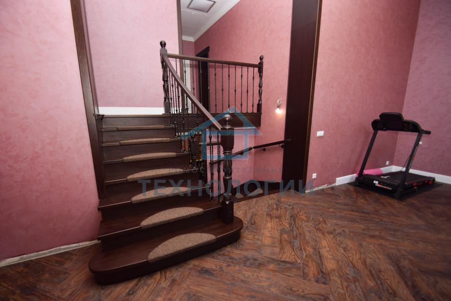 Фото 2. Дубовая лестница
