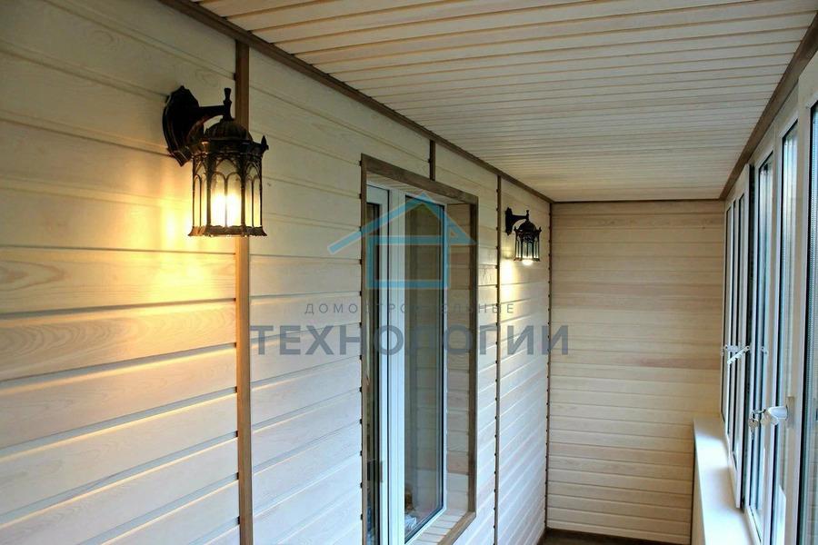 Деревянная вагонка во внутренней отделке балкона