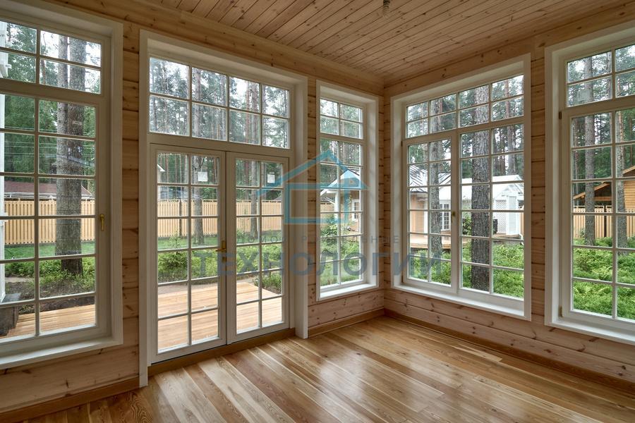 Фото 5. Панорамные окна в каркасном доме